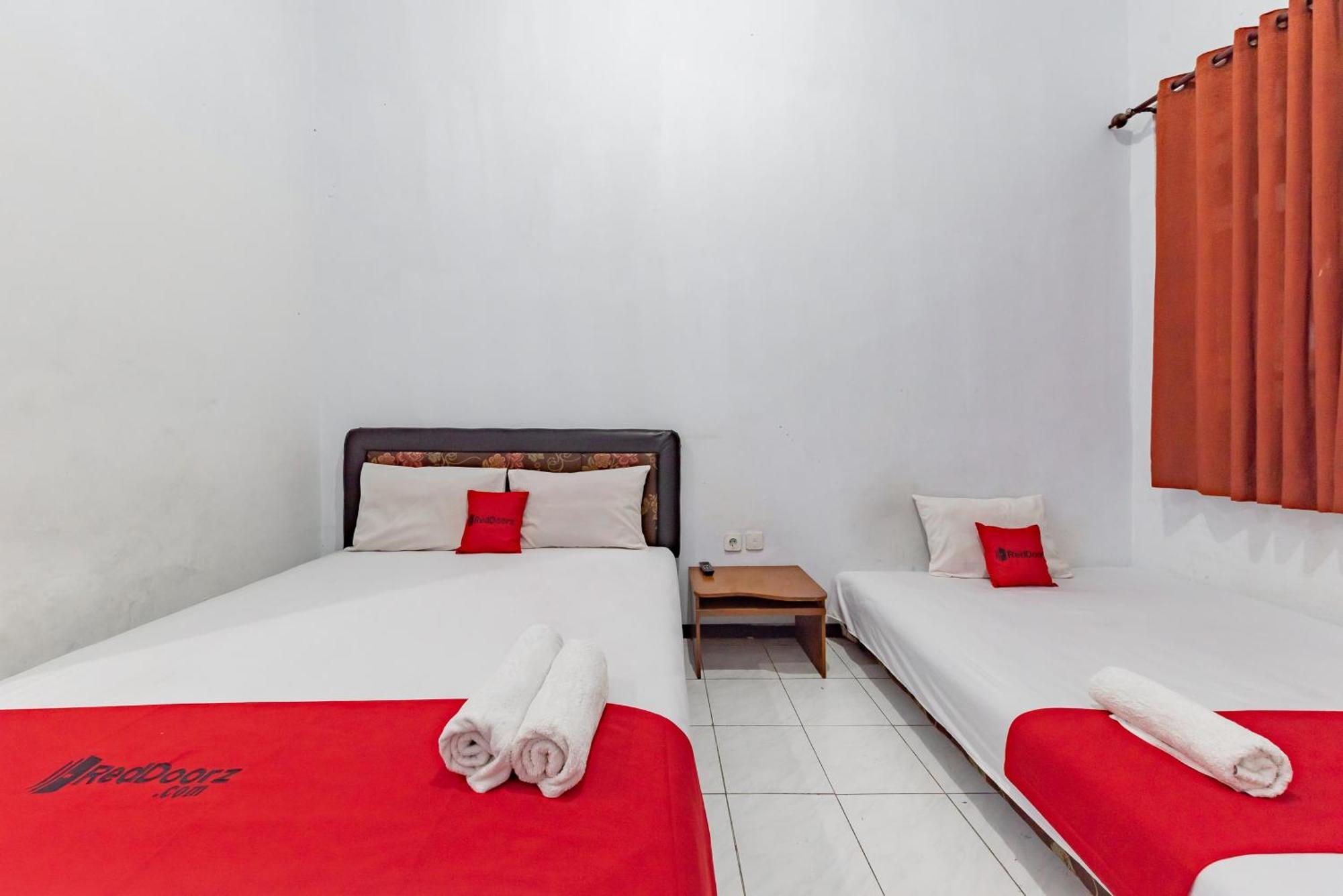 Reddoorz At Ciliwung Guest House Syariah Malang Eksteriør billede