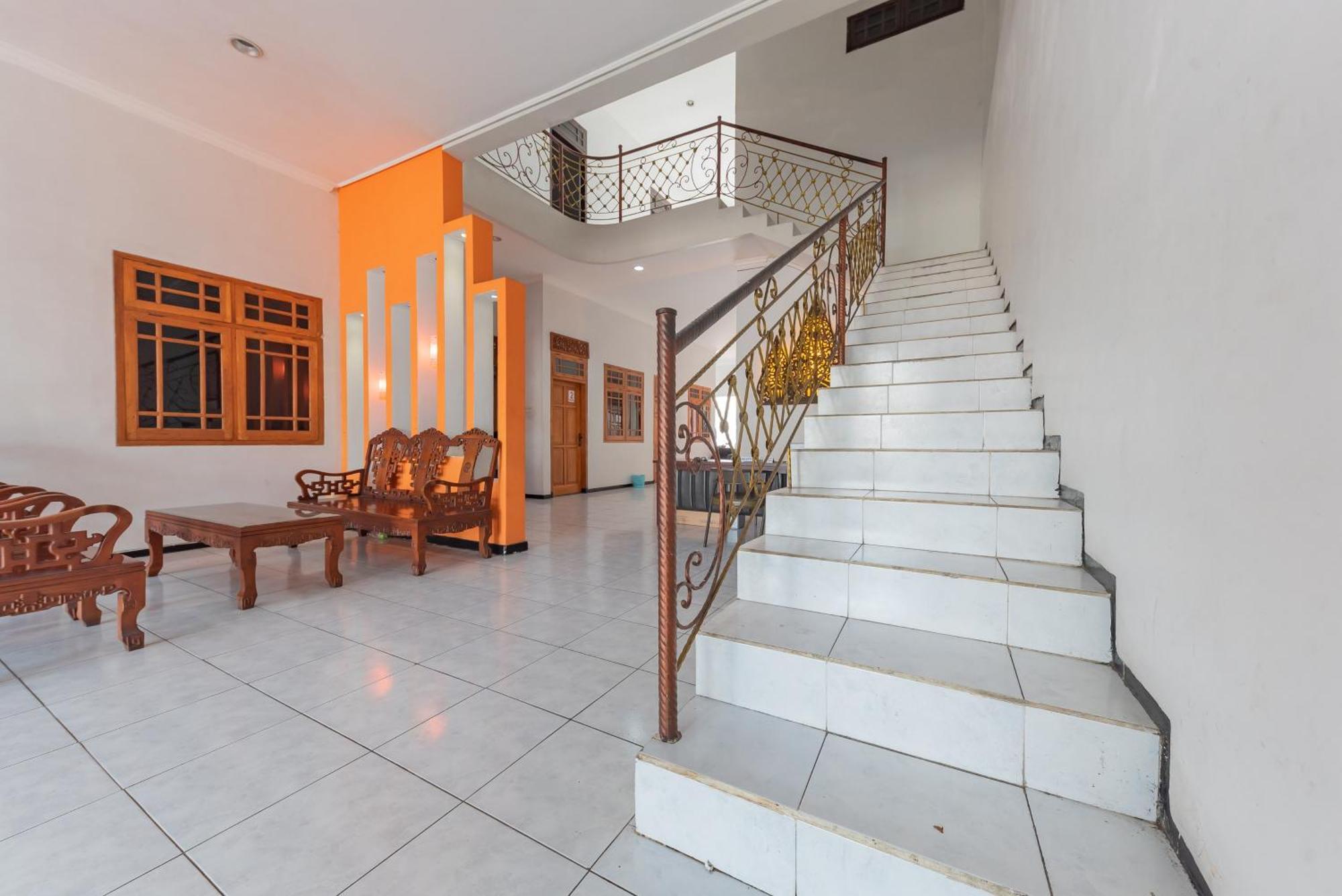 Reddoorz At Ciliwung Guest House Syariah Malang Eksteriør billede